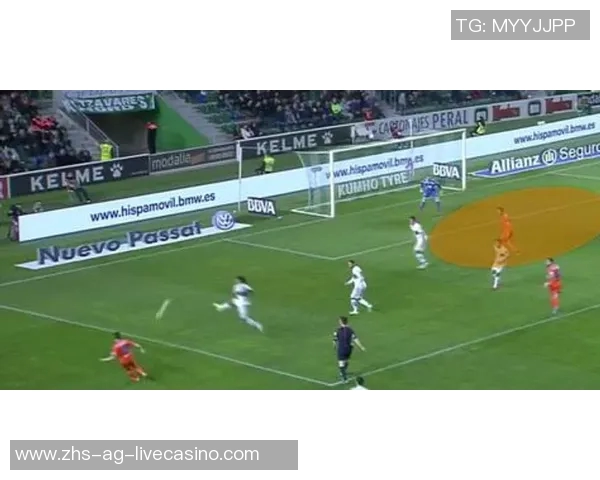 足球内切技巧解析与实战应用提升球员比赛表现的关键因素