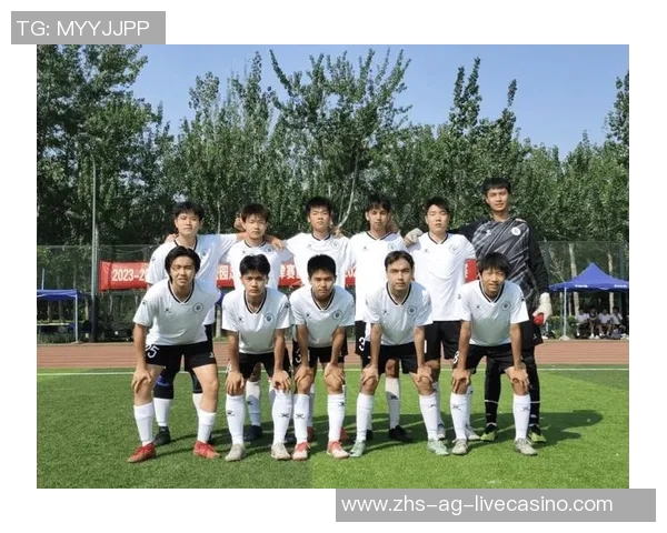 中国足球队奋勇拼搏展现风采期待在国际赛场上再创辉煌 中国足球队奋勇拼搏展现风采期待在国际赛场上再创辉煌