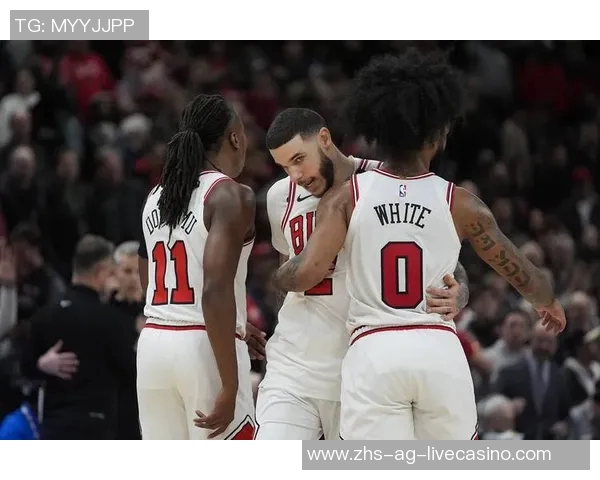 尼克斯与灰熊激战正酣球迷期待精彩对决与精彩瞬间